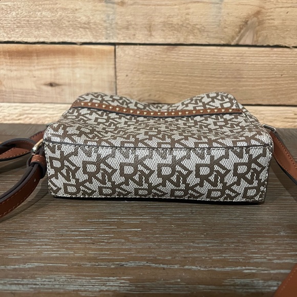 NWOT tags DYNK Faye hand bag - Picture 4 of 6